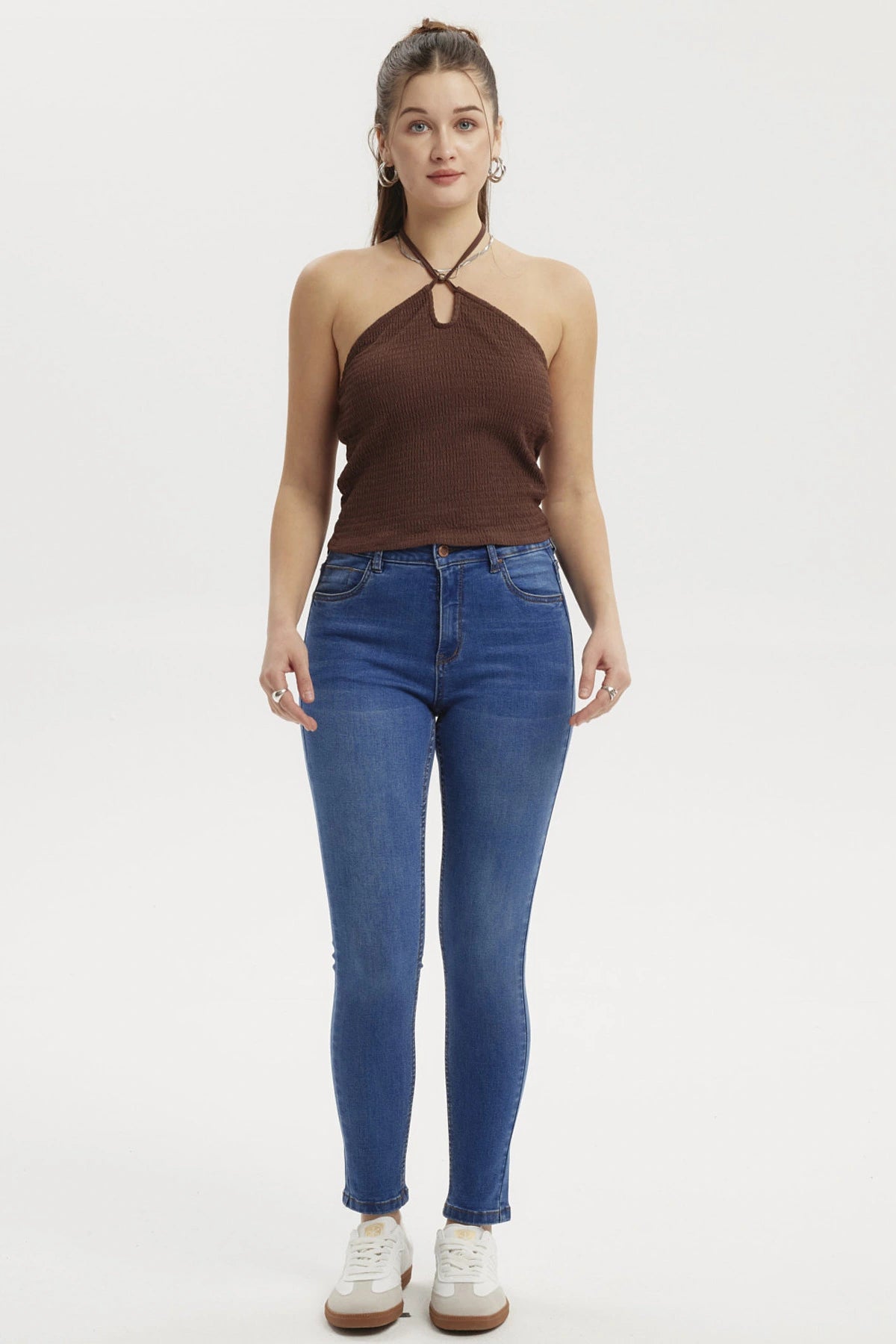 Jeans super skinny azul para mujer sin estampa de corte ajustado y cinco bolsillos visibles