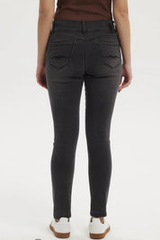 Jeans mujer skinny negro ajustados con dos botones delanteros y cinco bolsillos sin estampa lisa
