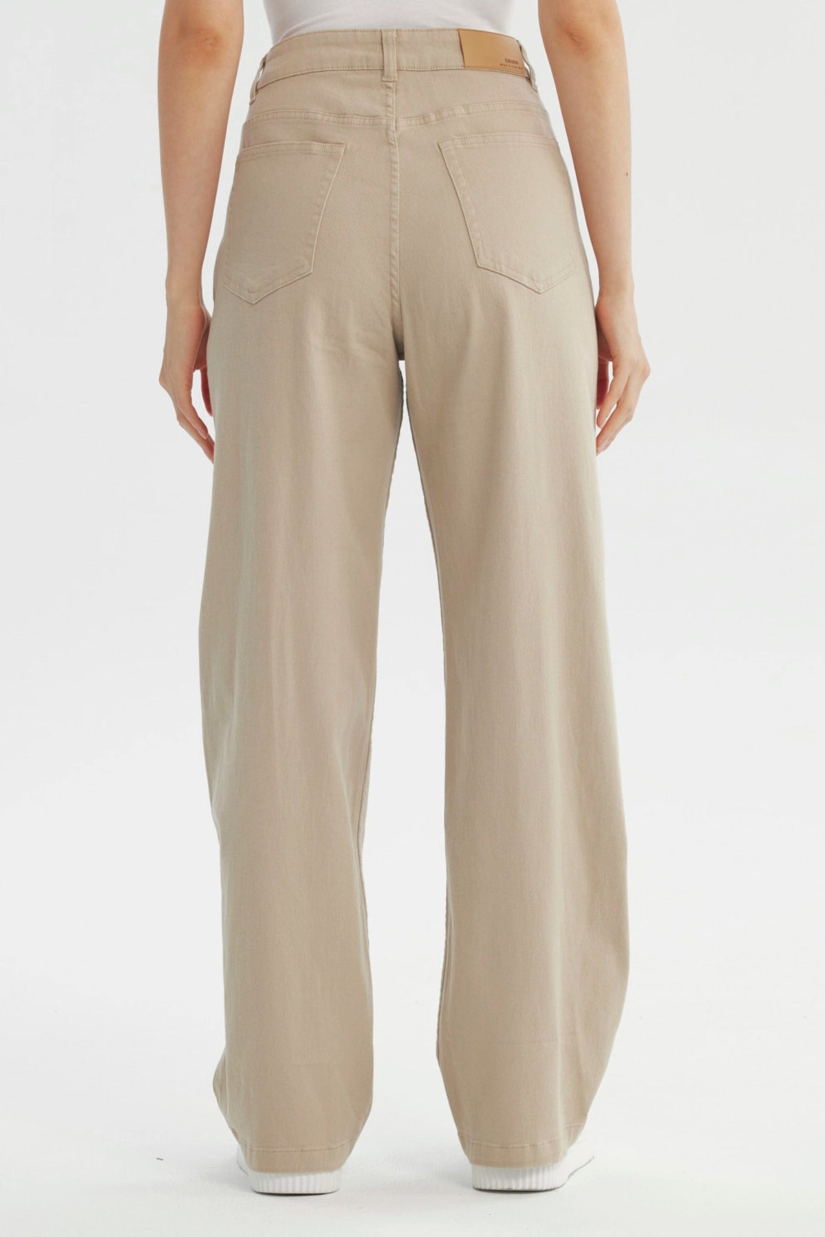 Jeans Mujer Calce Recto Beige
