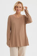 Polera mujer lisa café con botones dorados en los hombros manga larga y textura acanalada elegante y sencilla