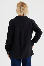 Blusa negra abotonada de manga larga lisa ideal para un look elegante y versátil