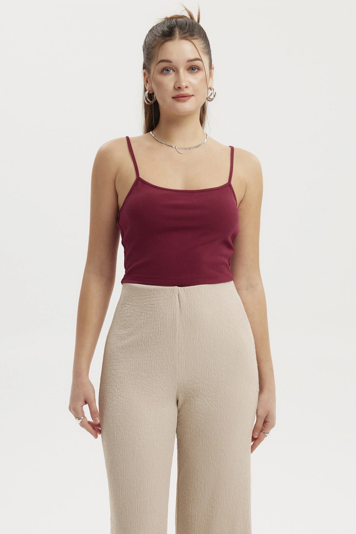 Polera peto mujer crop vino oscuro sin estampa de tirantes delgados y tejido acanalado lisa