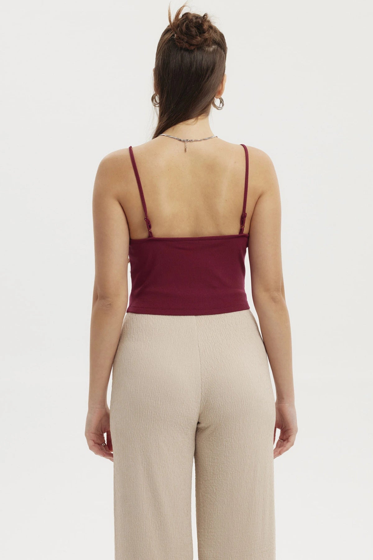 Polera peto mujer crop vino oscuro sin estampa de tirantes delgados y tejido acanalado lisa