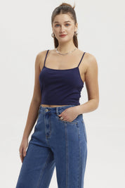 Polera peto mujer crop rib azul oscuro lisa con tirantes delgados y corte ajustado perfecta para un look casual y fresco