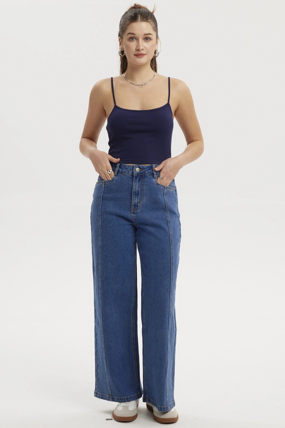 Polera peto mujer crop rib azul oscuro lisa con tirantes delgados y corte ajustado perfecta para un look casual y fresco