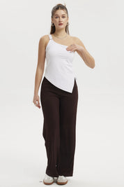 Polera asimétrica blanca de mujer con escote de un solo hombro y detalle de lazo lateral diseño liso