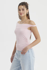 Polera mujer rosada Bardot sin estampas con hombros descubiertos y aplicación de nudo en un diseño ajustado