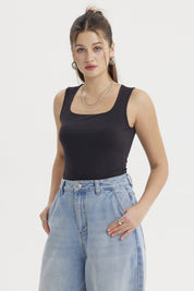 Polera mujer escote cuadrado negro liso sin estampa