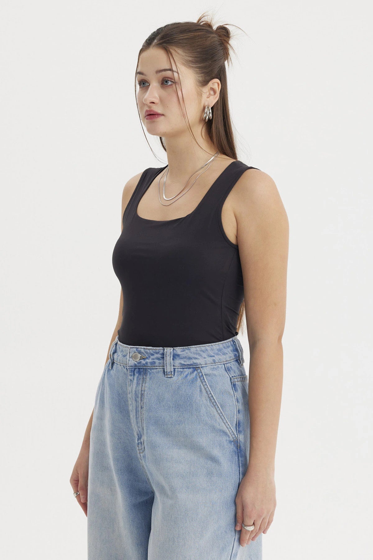 Polera mujer escote cuadrado negro liso sin estampa