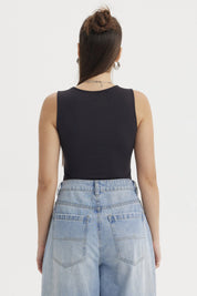 Polera mujer escote cuadrado negro liso sin estampa