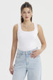 Polera mujer escote cuadrado liso blanco sin estampa ajuste ceñido perfecta para combinar con jeans en días casuales