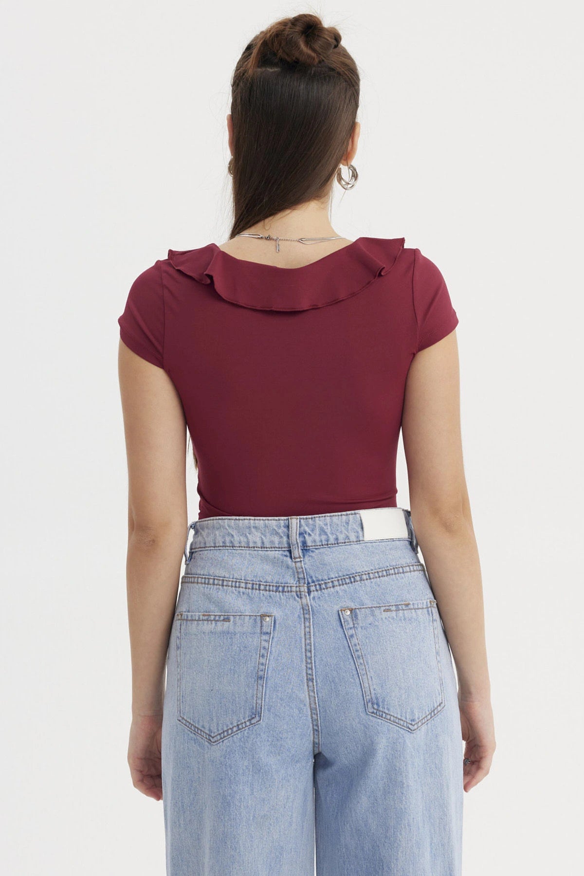 Polera mujer roja con vuelos en escote y mangas corta lisa elegante