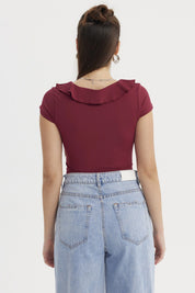Polera mujer roja con vuelos en escote y mangas corta lisa elegante