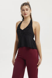 Polera mujer negra tipo halter con lazo en el pecho diseño liso sin estampado ajuste elegante y cómodo