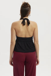 Polera mujer negra tipo halter con lazo en el pecho diseño liso sin estampado ajuste elegante y cómodo