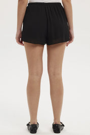 Short mujer negro con pretina elástica y cordón liso ideal para días de verano y estilo casual elegante