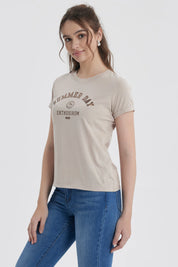 Polera Mujer Gráfica Roll Up Beige