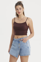 Peto crop café oscuro de tirantes delgados ajustado y liso perfecto para combinar con faldas o jeans en un día casual