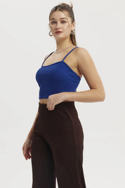 Peto azul de mujer con pabilo y cierre en la espalda diseño liso ideal para combinar en un look casual y fresco