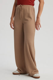 Pantalón Mujer Texturizado Con Cordón Camel