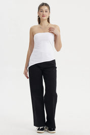Polera mujer blanca sin mangas con basta asimétrica diseño liso ajustada al cuerpo ideal para un look moderno