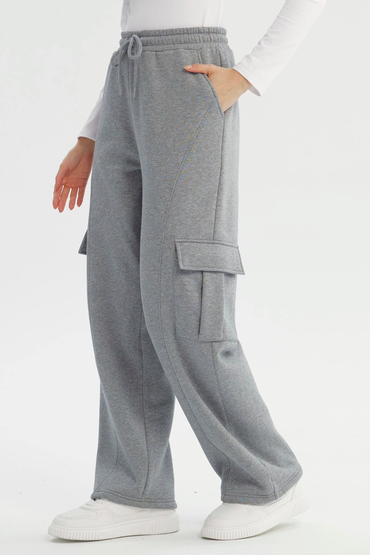 Pantalón Buzo Mujer Calce Recto Gris Oscuro