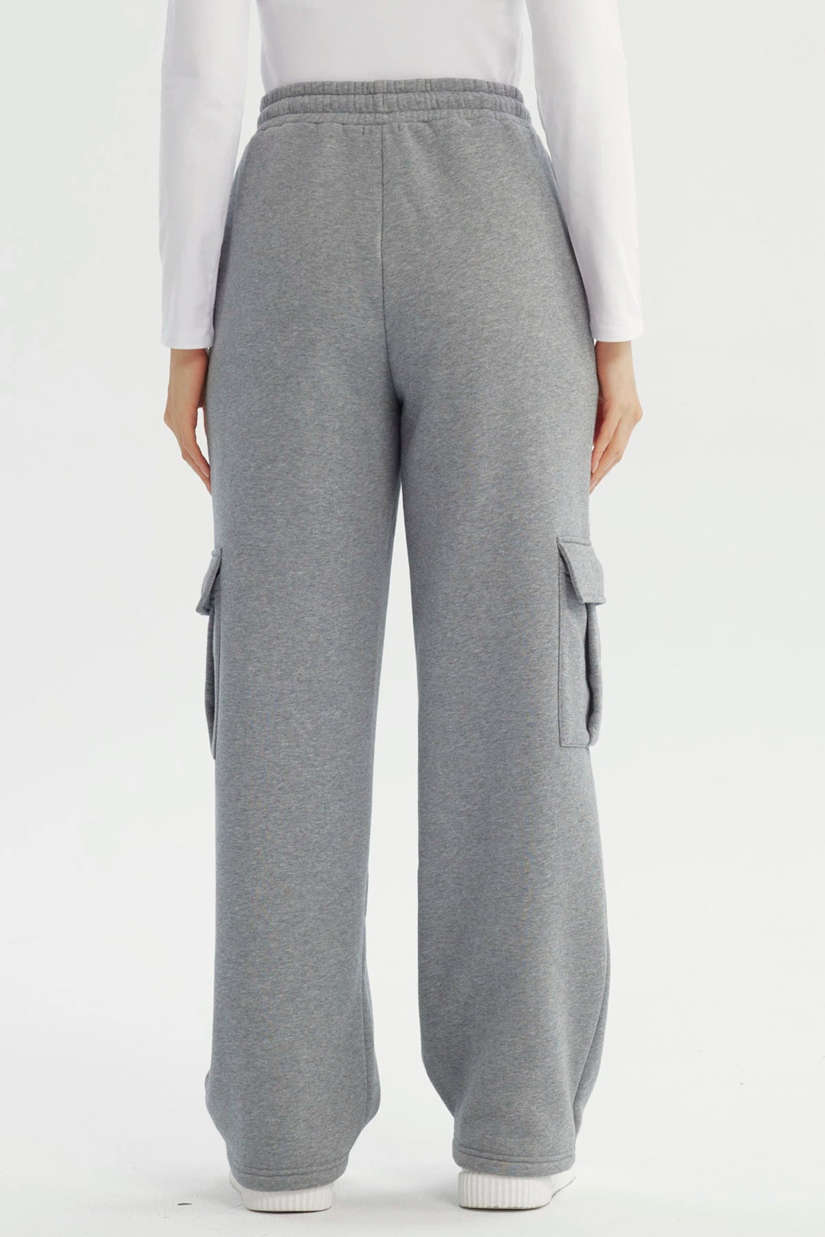 Pantalón Buzo Mujer Calce Recto Gris Oscuro