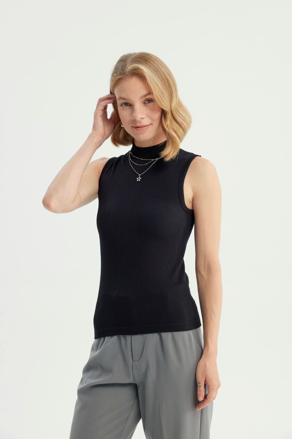 Polera Mujer Ajustada Sin Mangas Negro