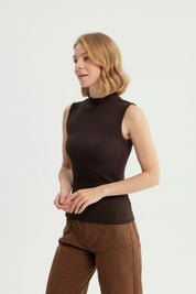 Polera Mujer Ajustada Sin Mangas Chocolate