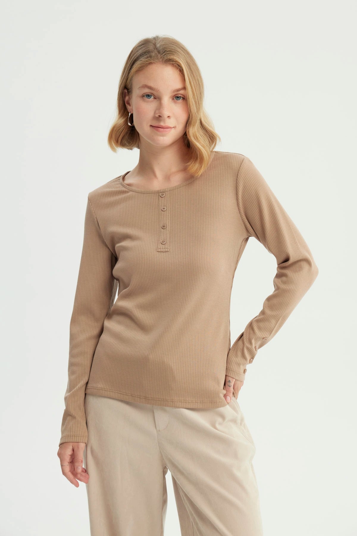Polera Mujer Slim Beige