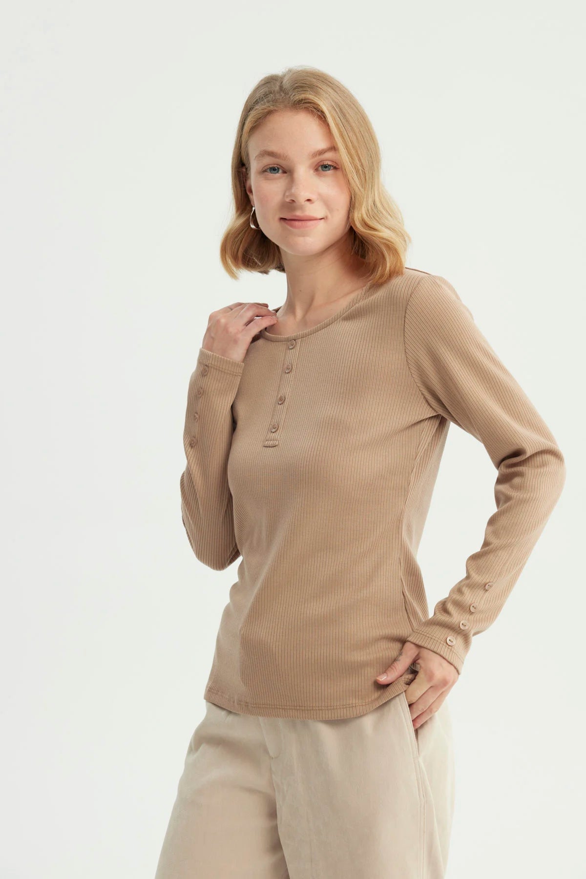 Polera Mujer Slim Beige