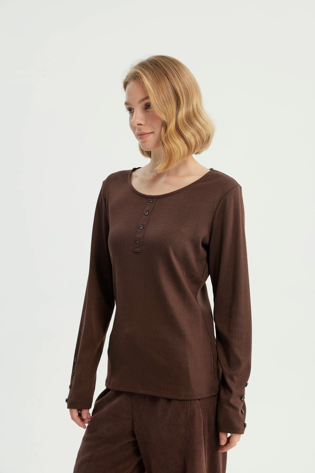 Polera Mujer Slim Café Oscuro