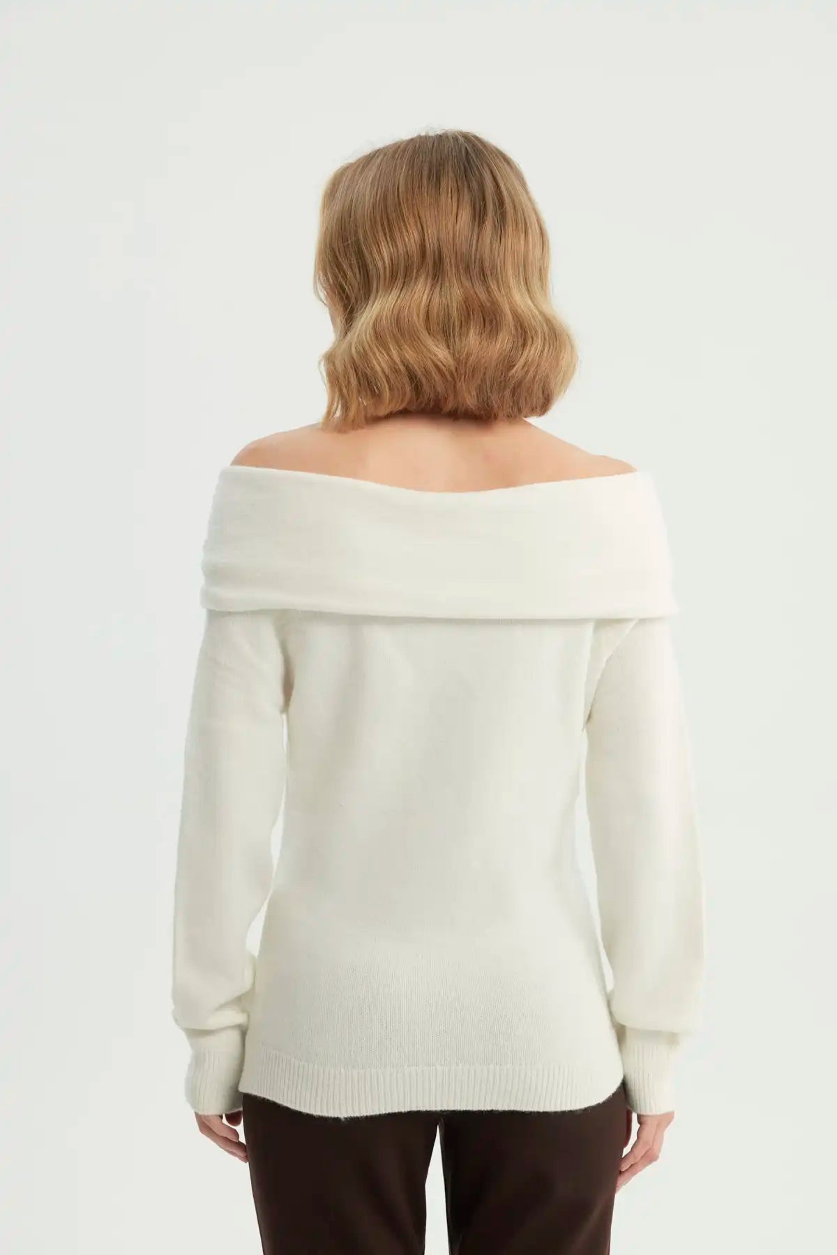 Sweater Mujer Slim Hombro Descubierto Crema