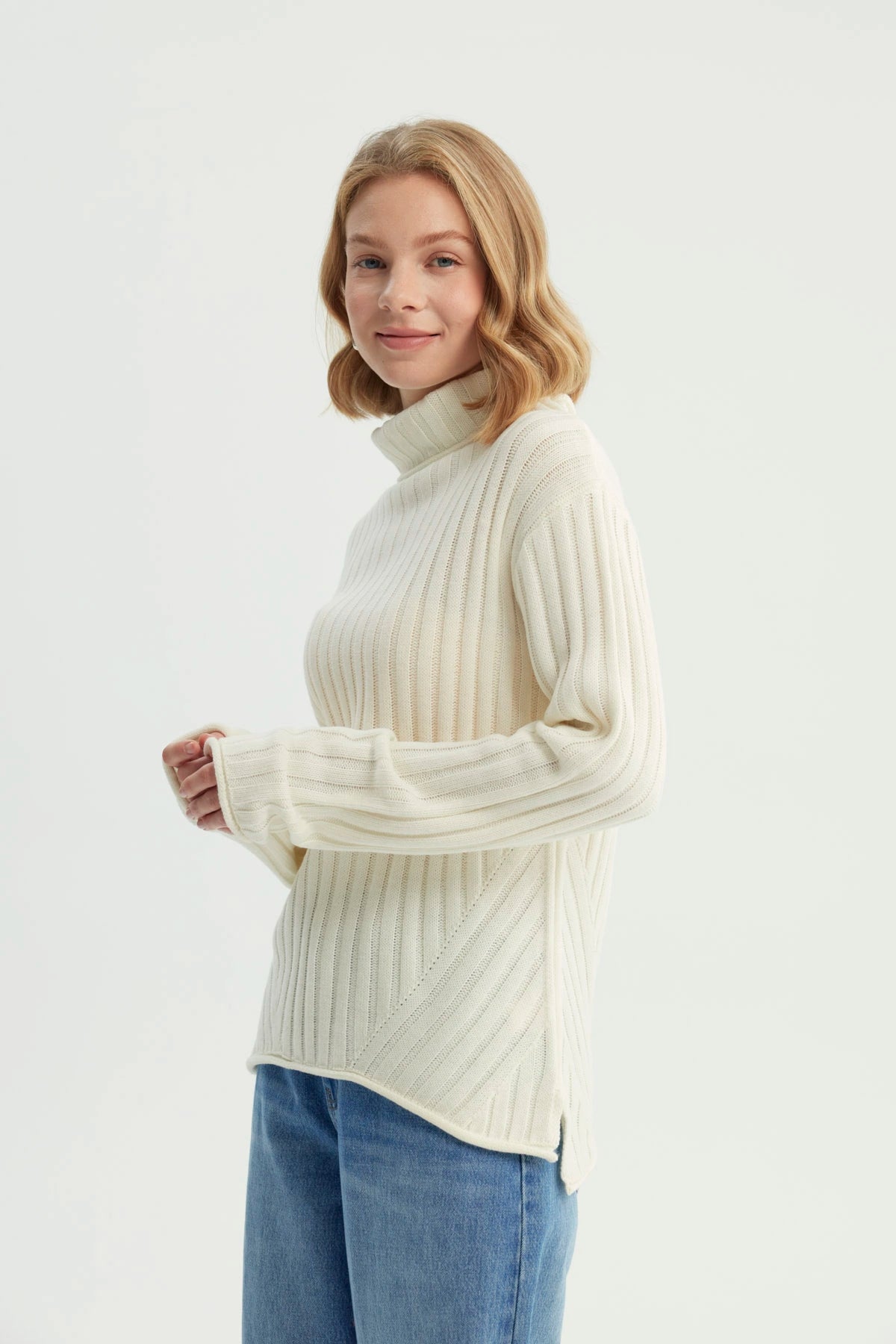 Sweater Mujer Regular Crema