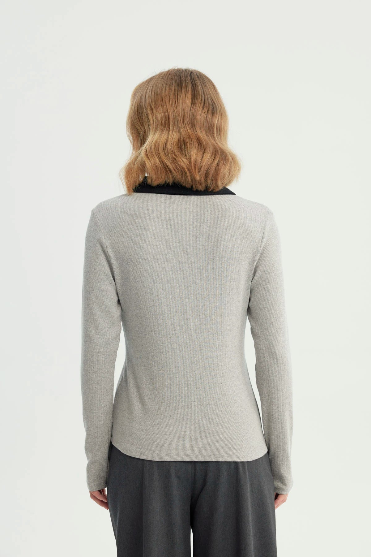 Polera Mujer Ajustada Cuello Polo Gris Melange