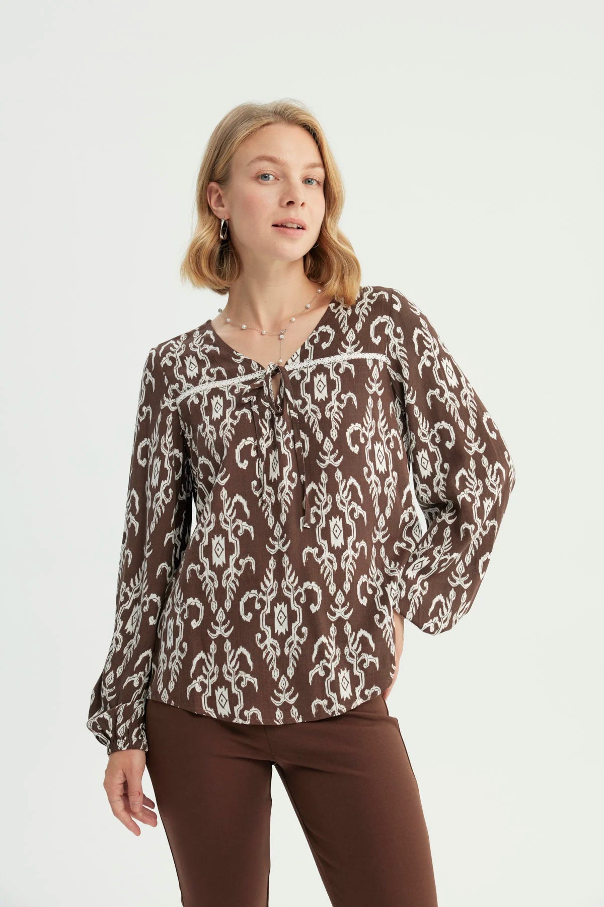 Blusa Mujer Clásica Café Oscuro