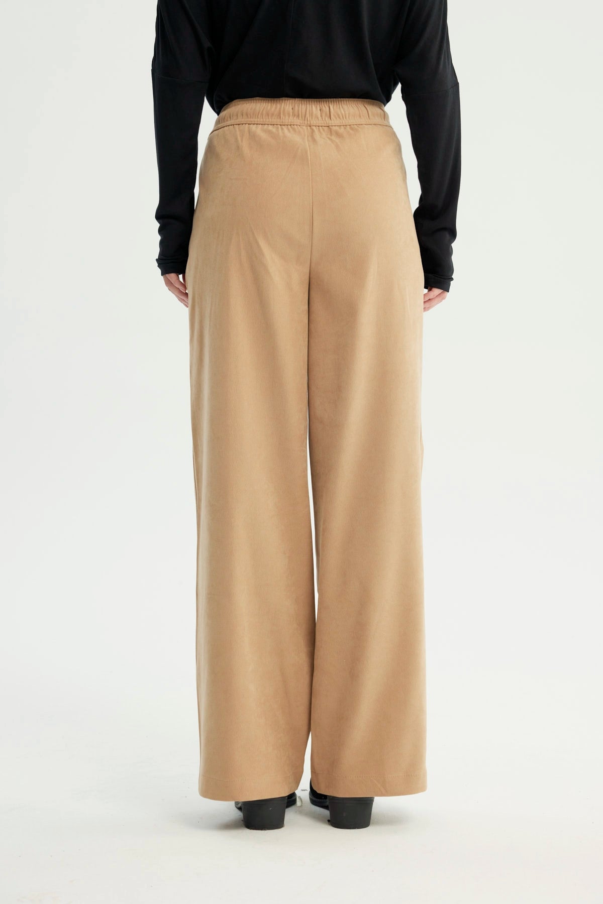 Pantalón Buzo Mujer Calce Recto Beige