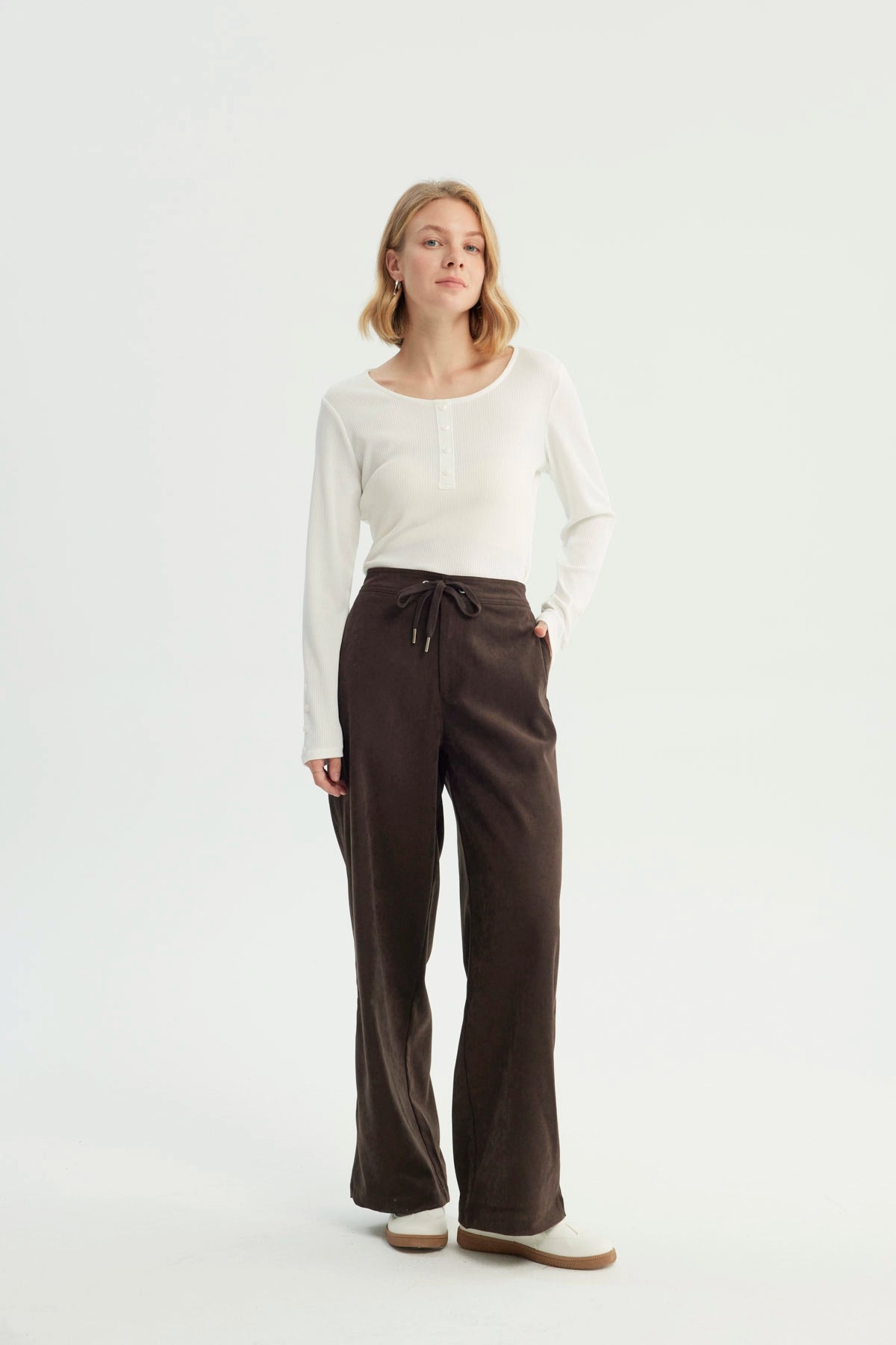 Pantalón Buzo Mujer Calce Recto Chocolate