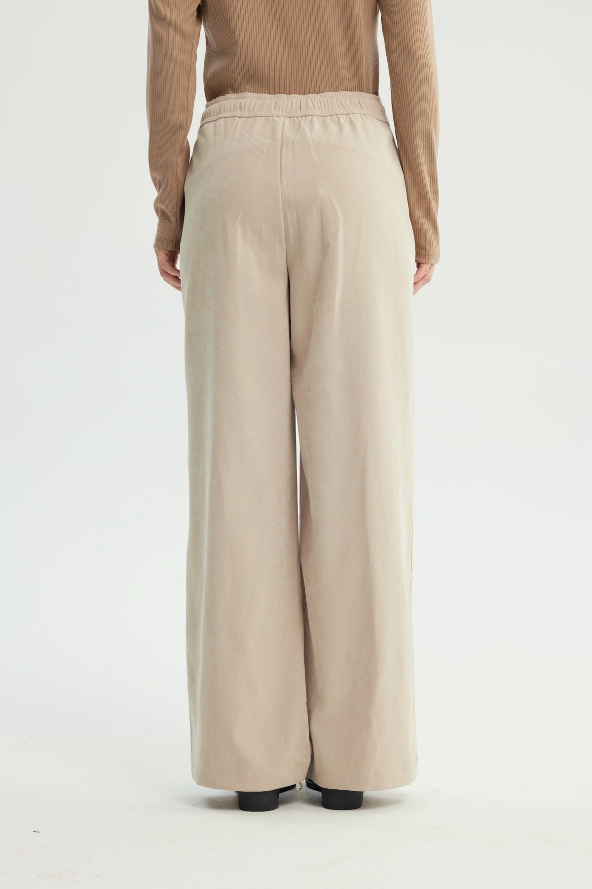 Pantalón Buzo Mujer Calce Recto Arena