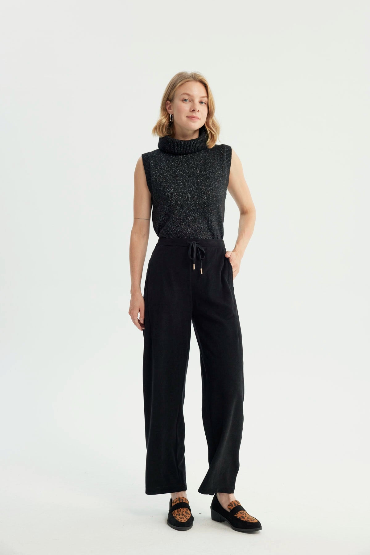 Sweater Mujer Classic Cuello Alto Negro