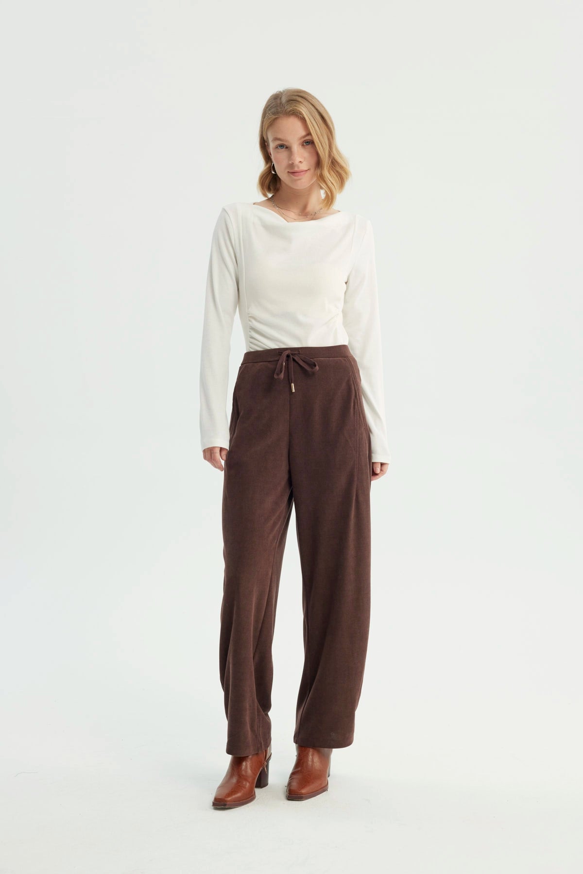 Pantalón Mujer Loose Café Oscuro