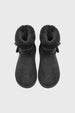Pantuflas casuales para mujer en color marengo con interior de peluche negro sin estampa visibles y diseño liso