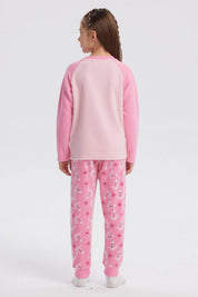 Pijama rosado de niña con polera de unicornio en el centro y pantalón con estampado de unicornios en toda la tela
