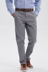 Pantalón Hombre Chino Cinturón Gris Claro