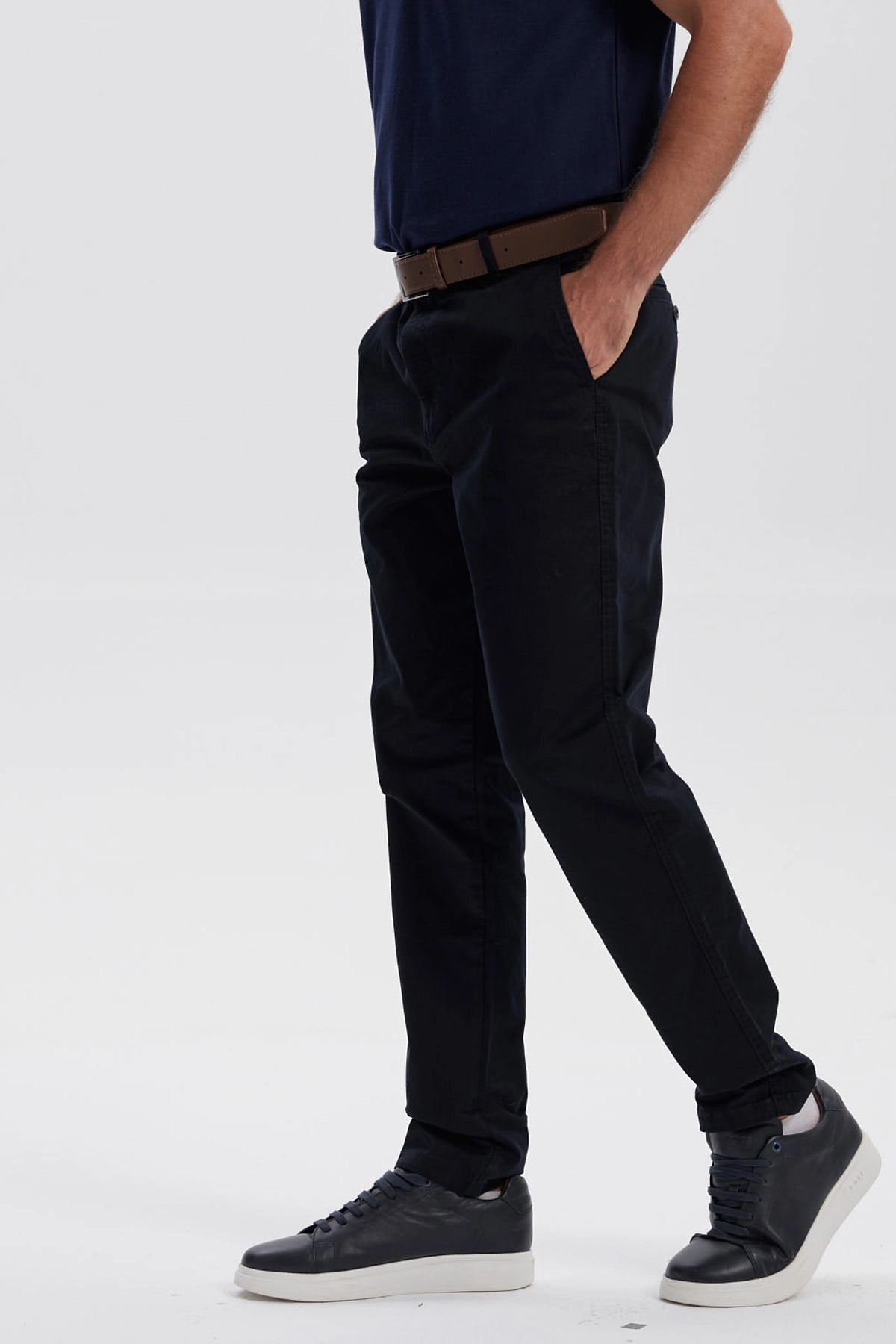 Pantalón Hombre Chino Cinturón Negro