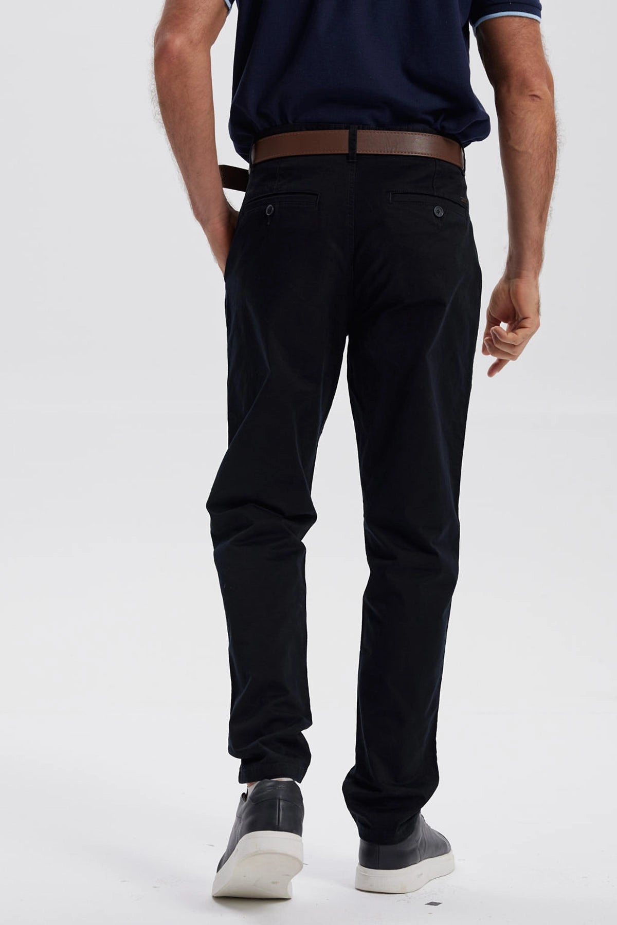 Pantalón Hombre Chino Cinturón Negro