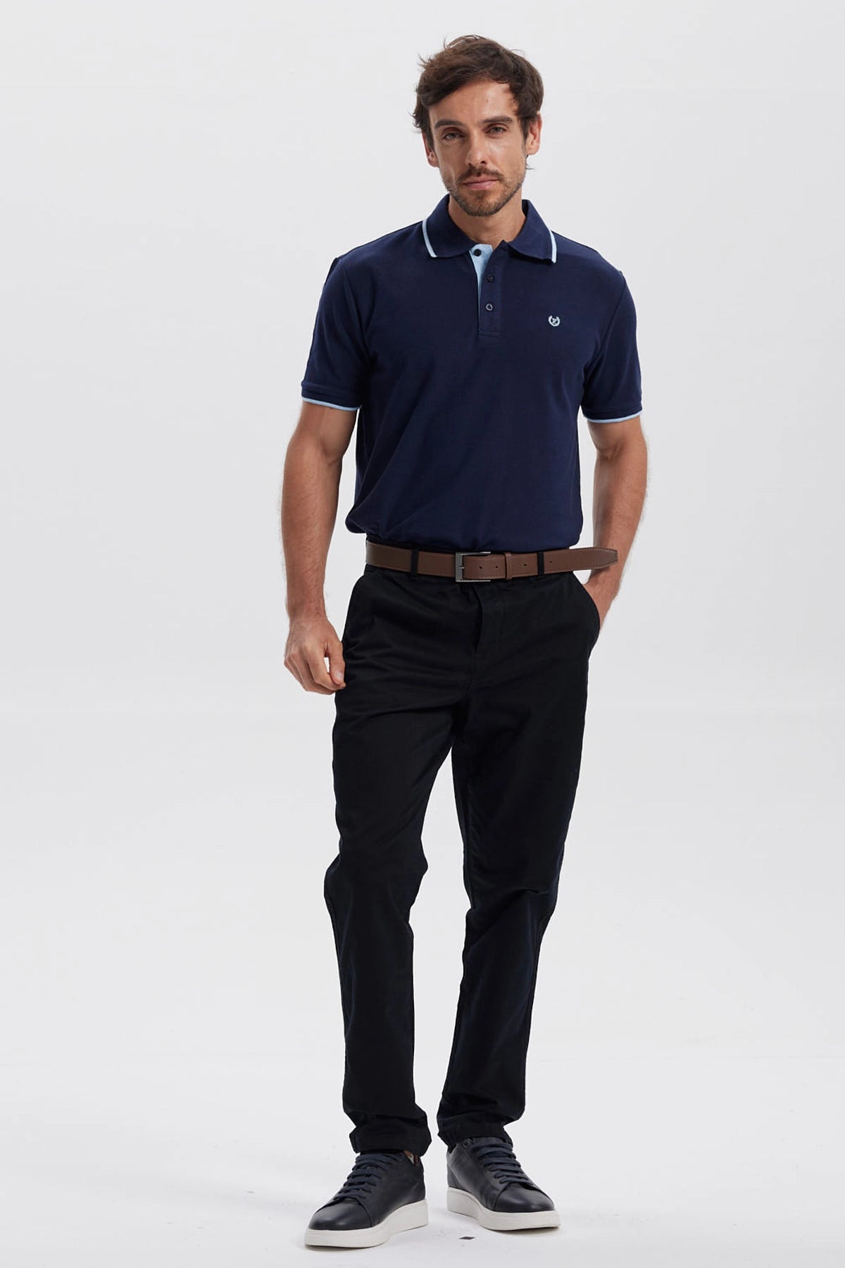 Pantalón Hombre Chino Cinturón Negro
