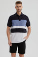 Polera polo para hombre celeste con franjas horizontales en negro y blanco diseño casual y moderno