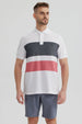Polera hombre con franjas horizontales en rojo negro y blanco diseño casual moderno sin estampa visible