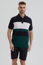 Polera hombre verde con franjas horizontales negras y blancas diseño casual sin estampa lisa y moderna